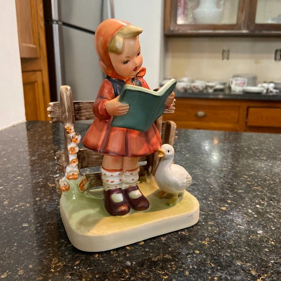 VINTAGE LEGO JAPAN CERAMIC GIRL WITH DUCK FIGURINE - Picture 6 of 8